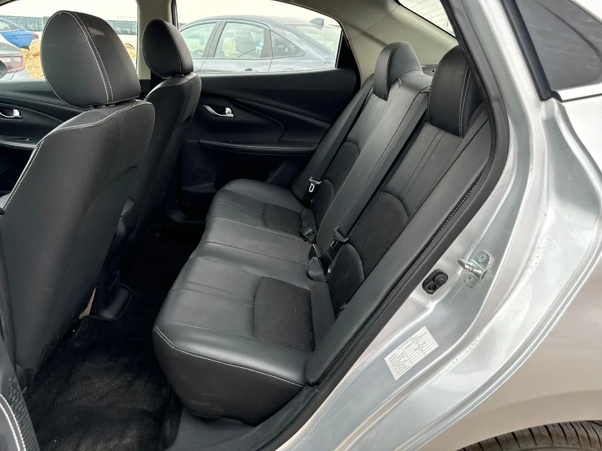 Car image 13