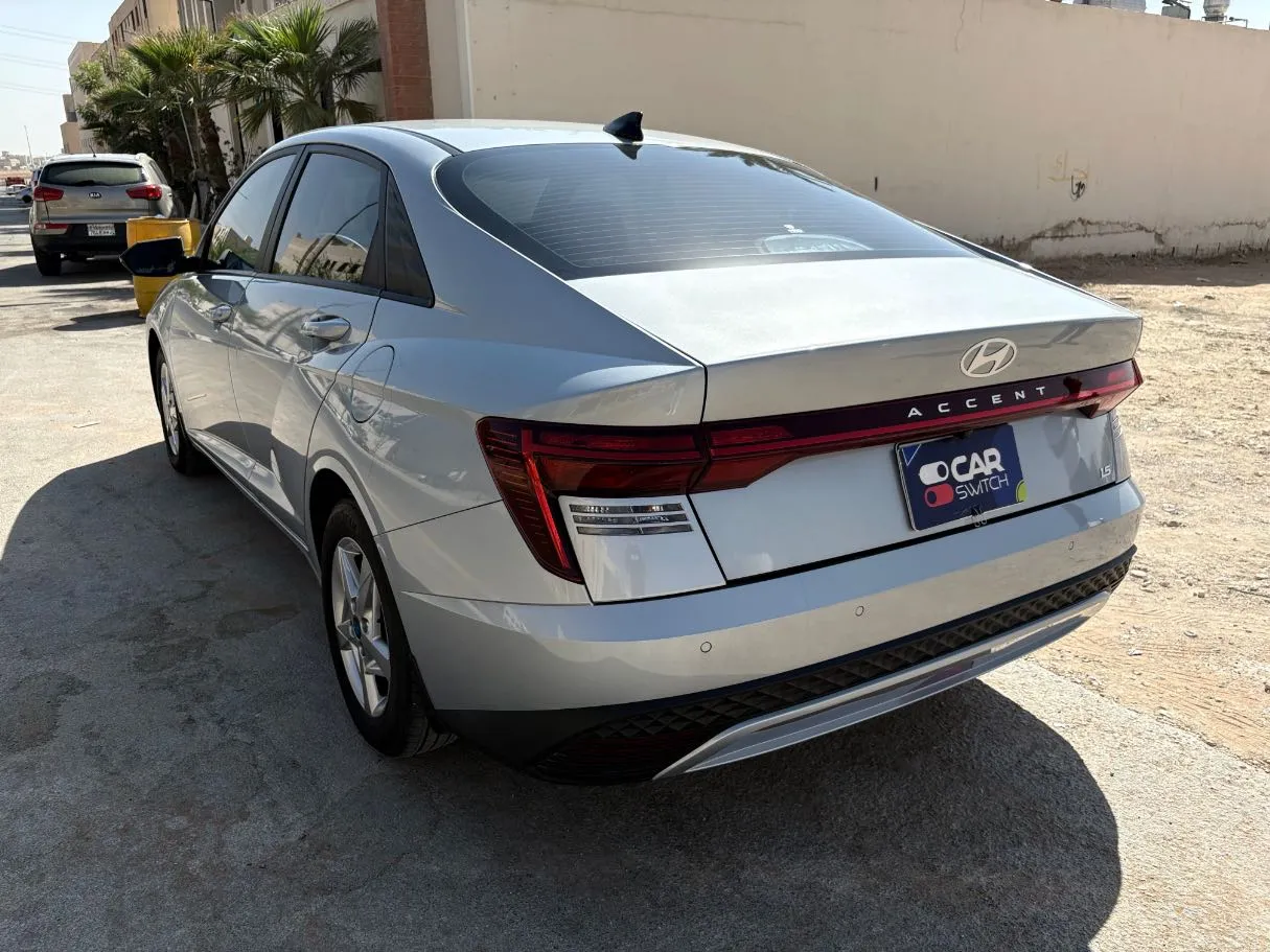 Car image 7