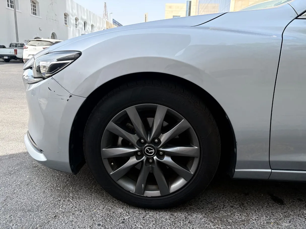 Car image 9