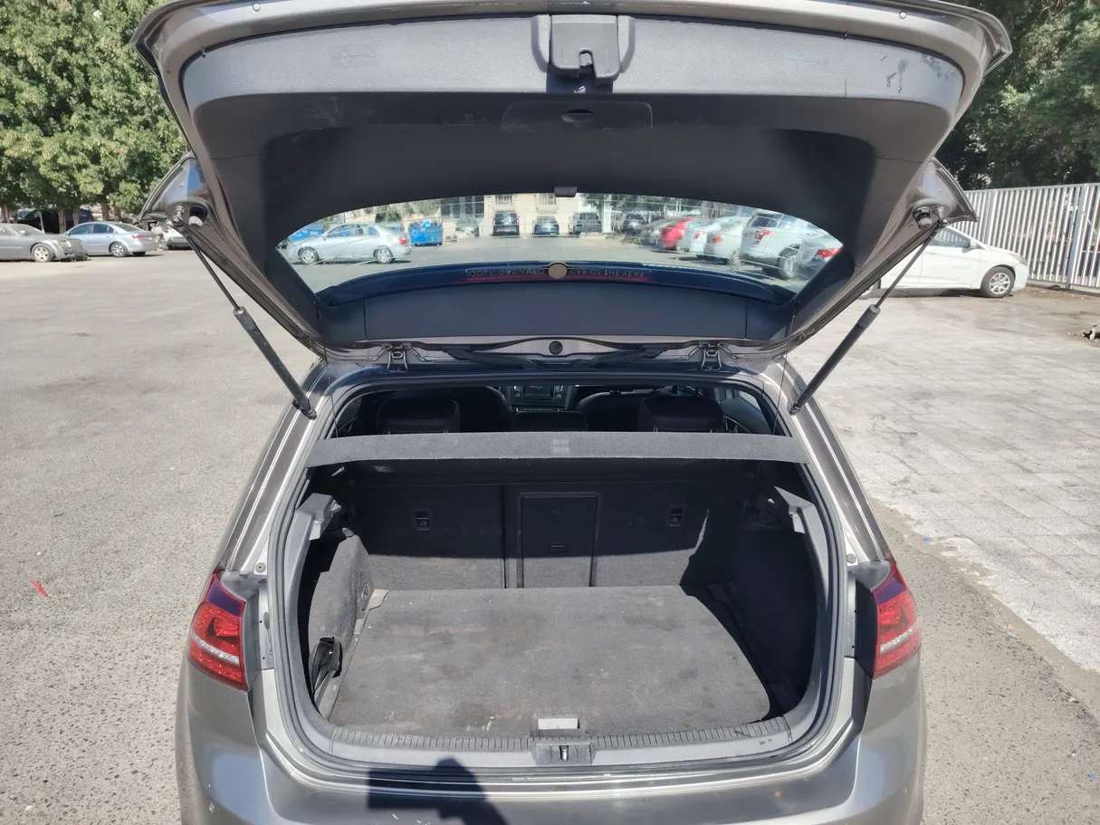 Car image 25