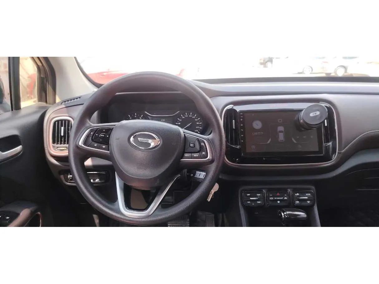 Car image 19