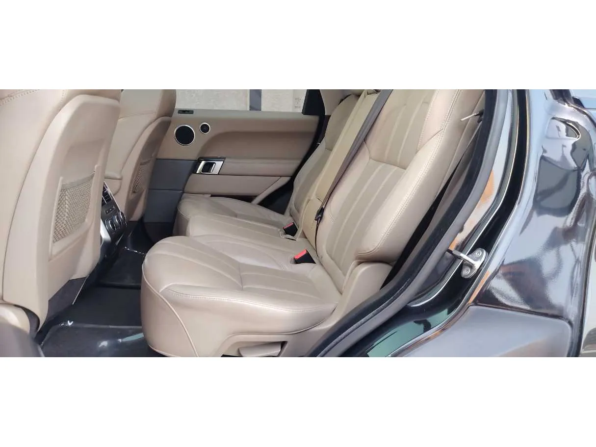 Car image 14