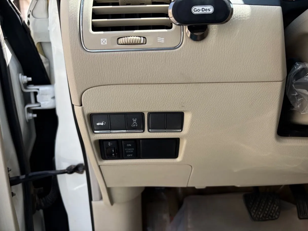 Car image 27