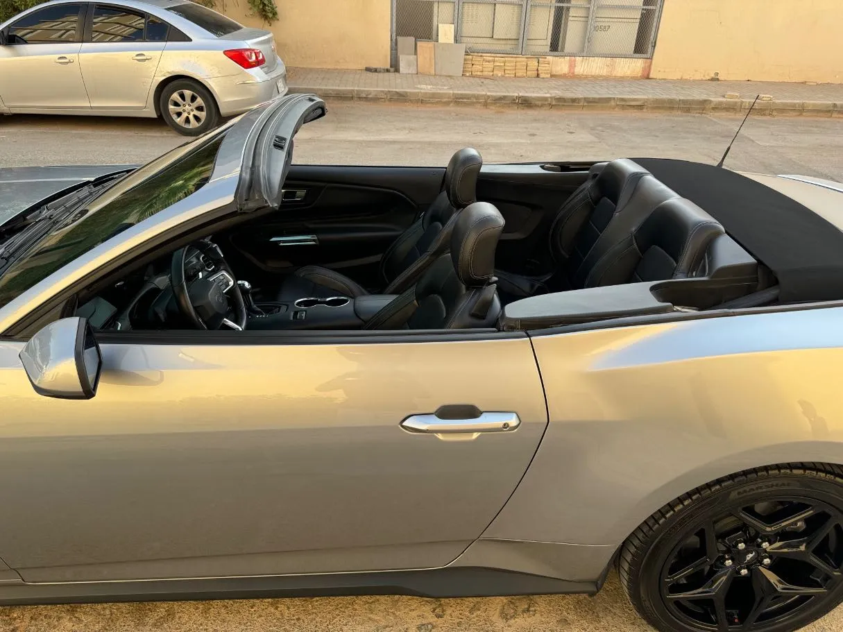 Car image 13