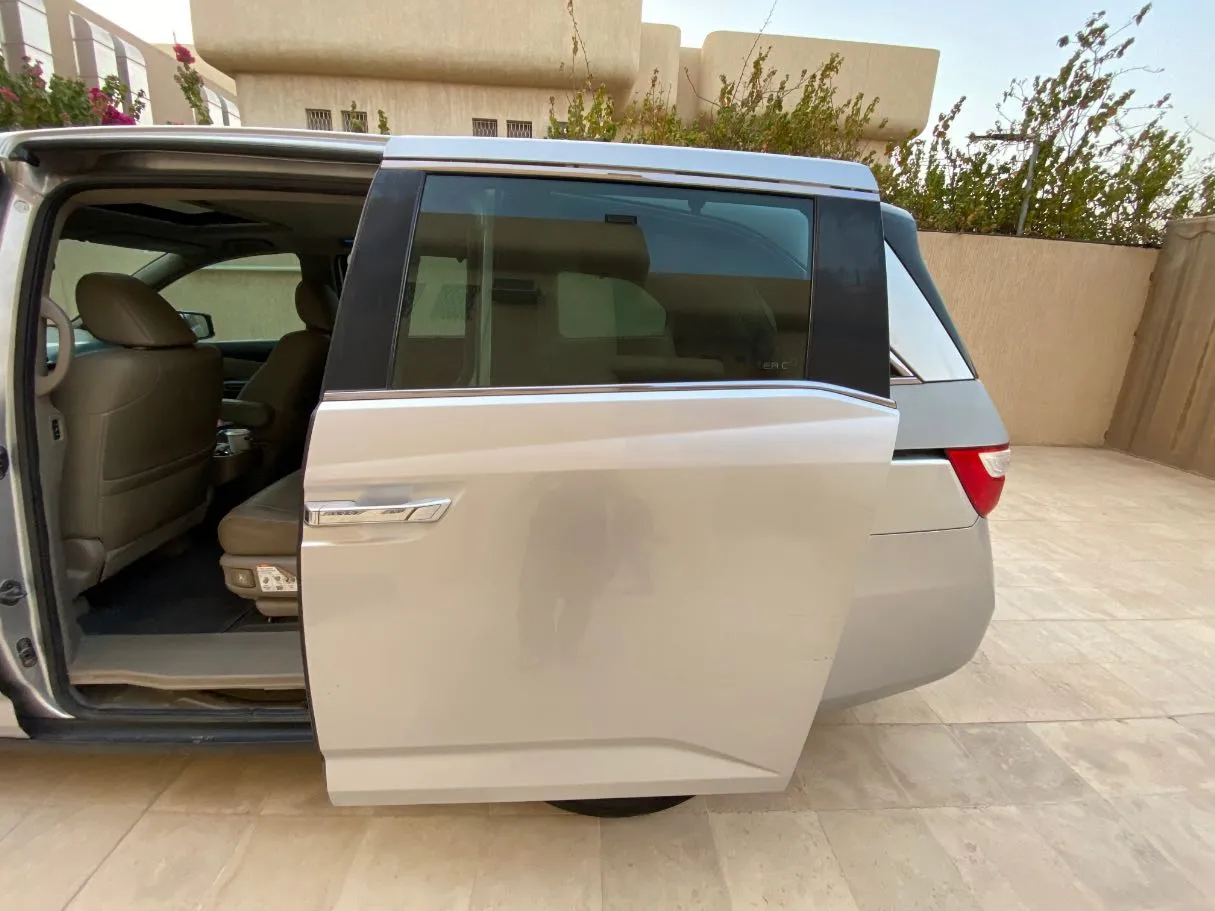 Car image 15