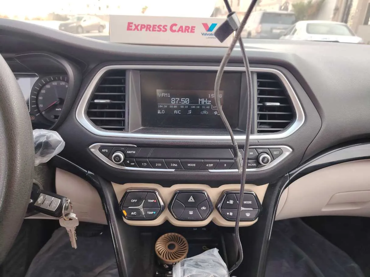 Car image 15