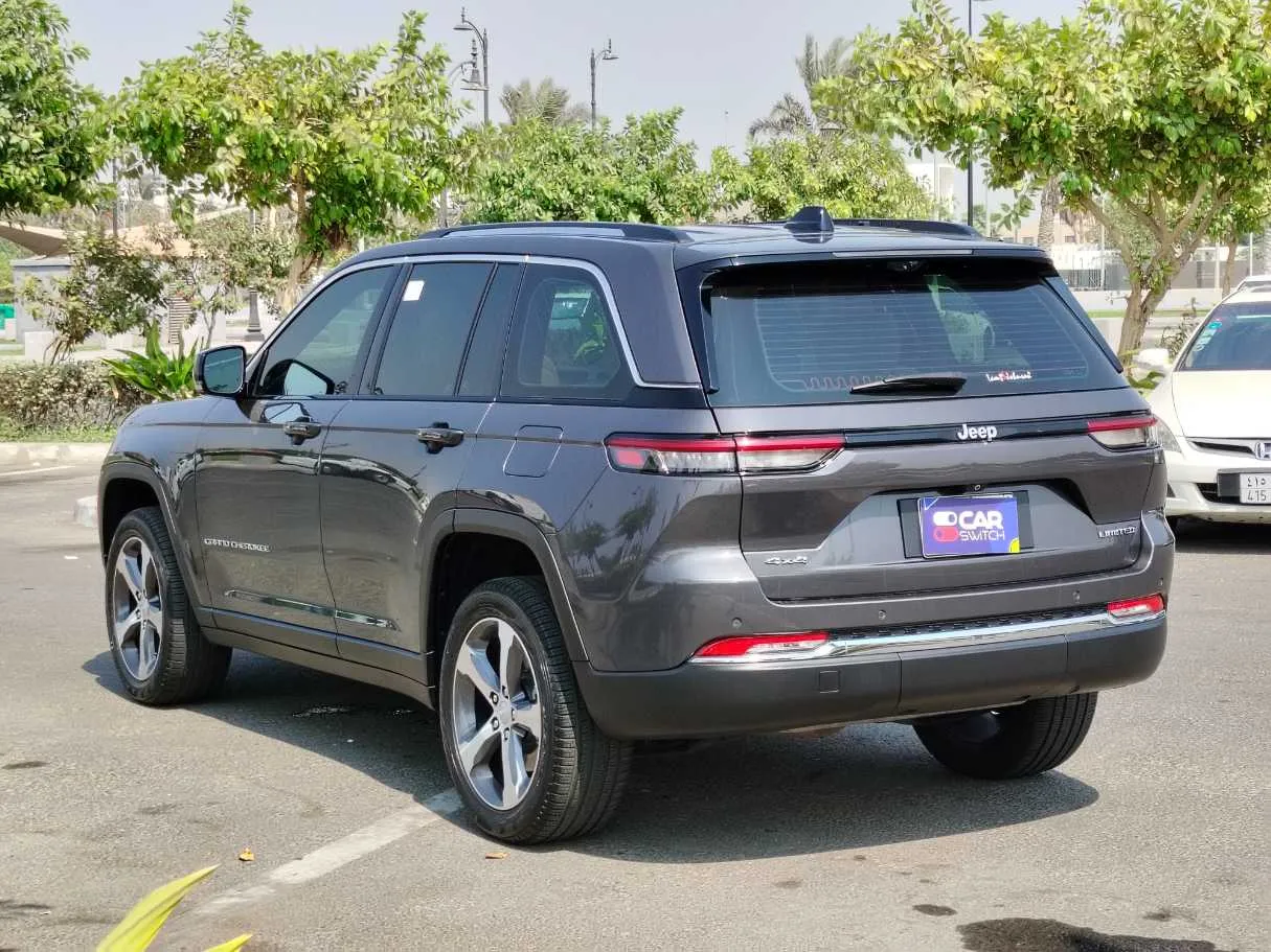 Car image 7