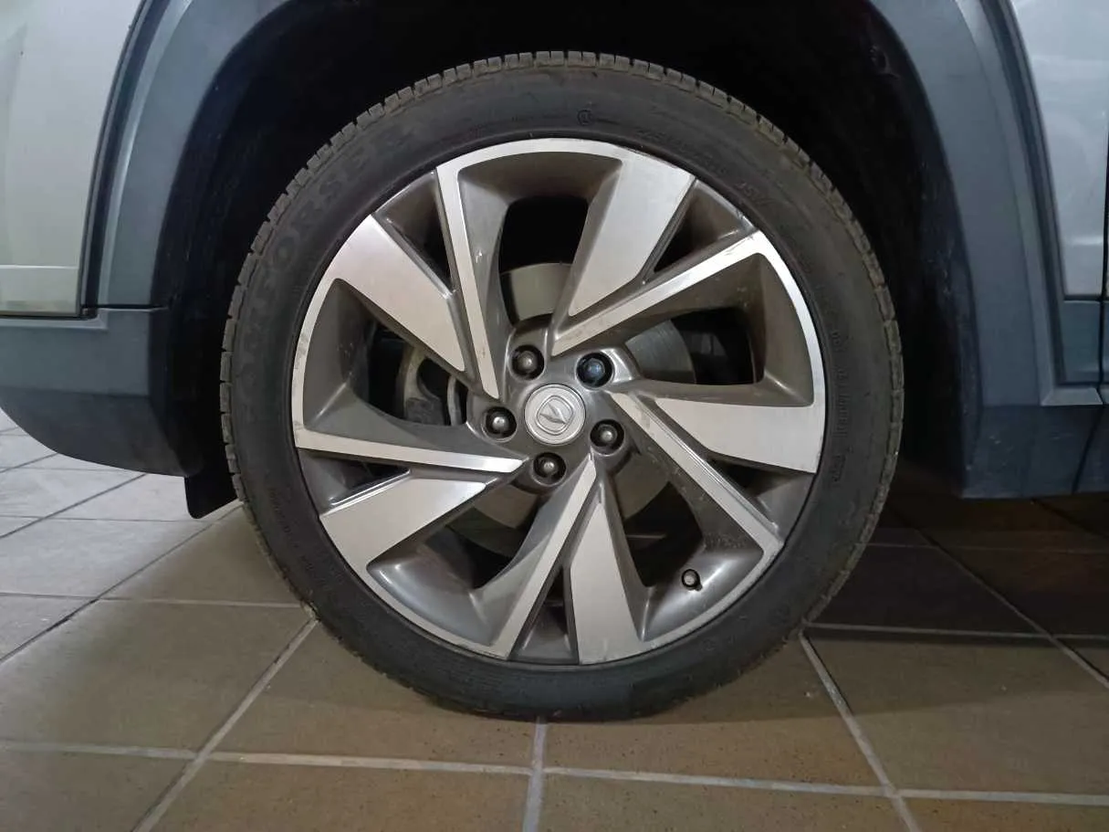 Car image 10