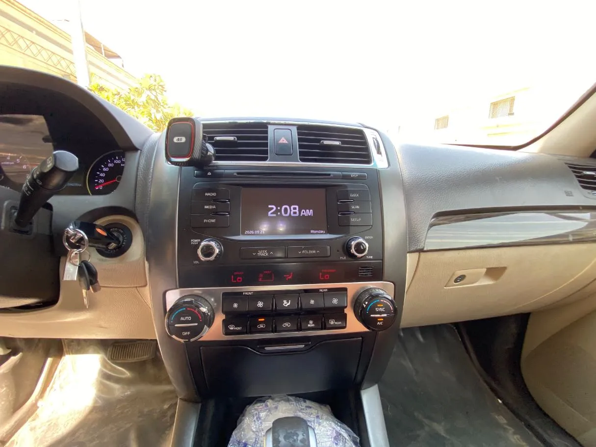 Car image 16
