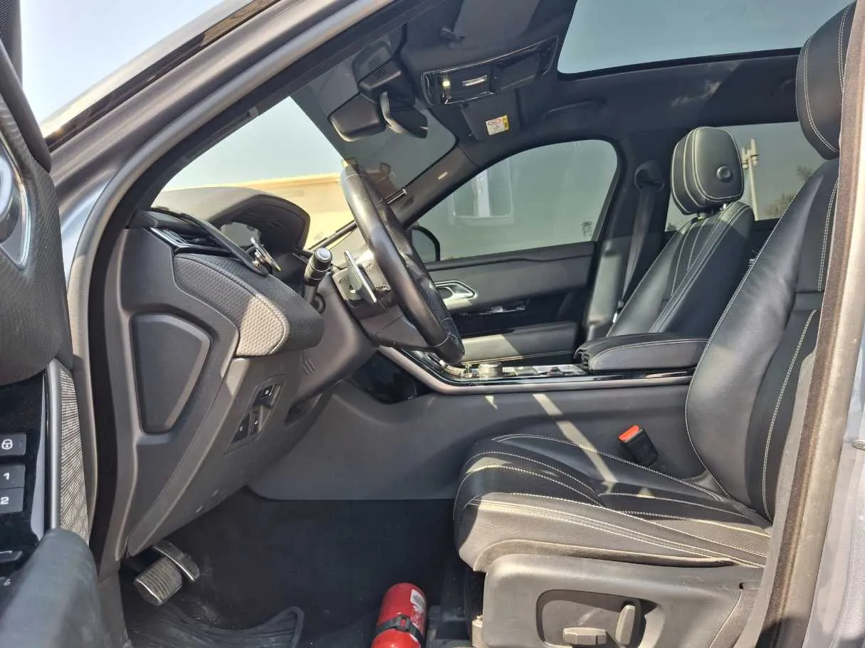 Car image 11