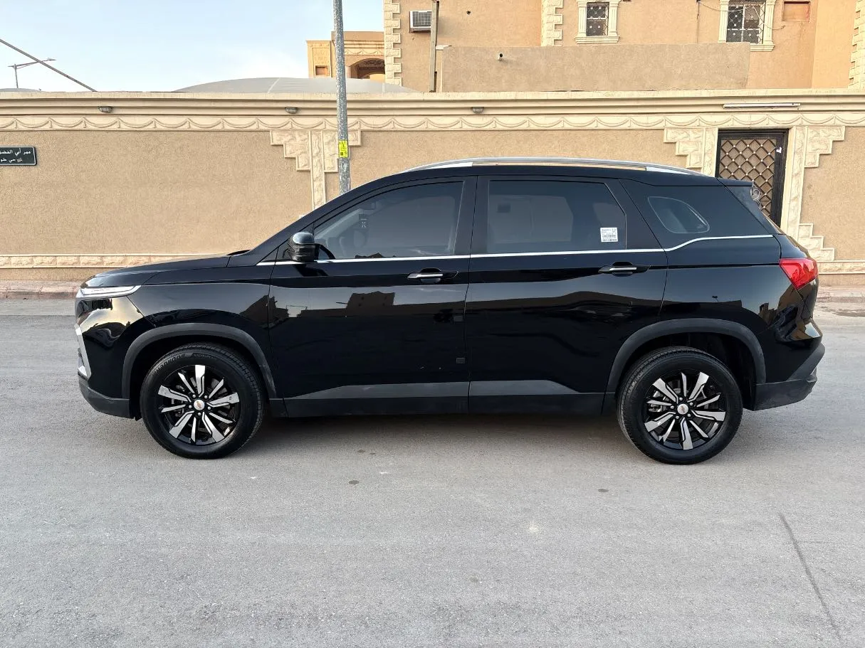 Car image 8