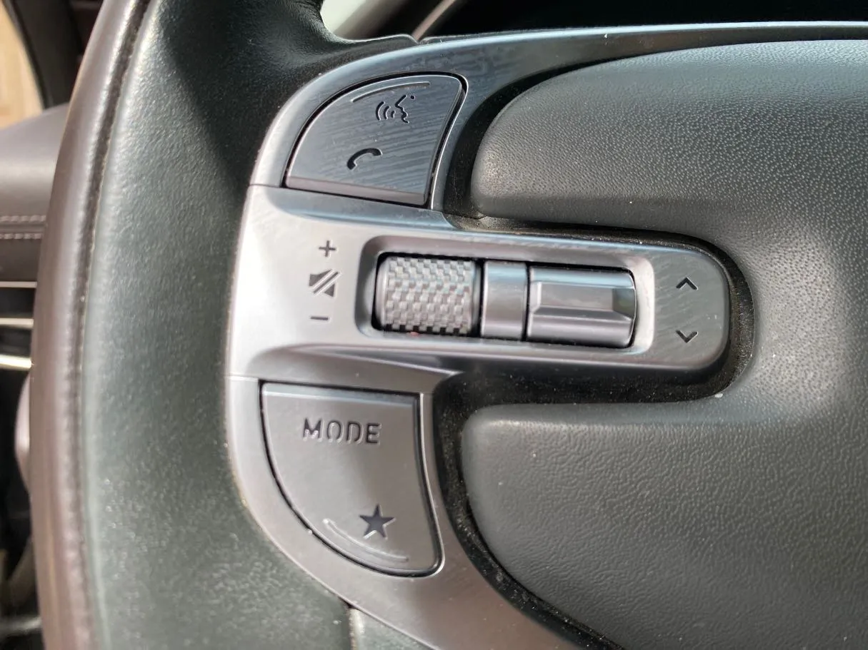 Car image 26