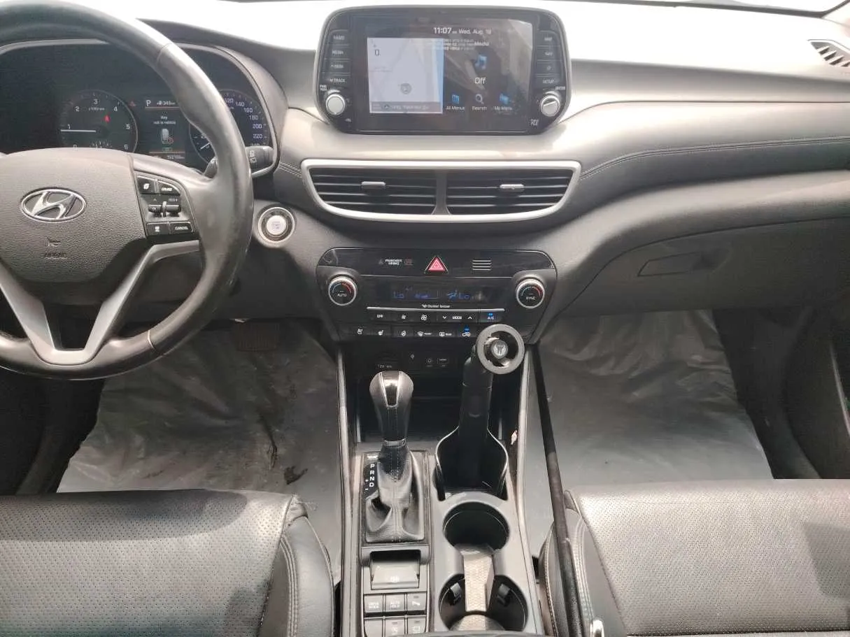 Car image 18