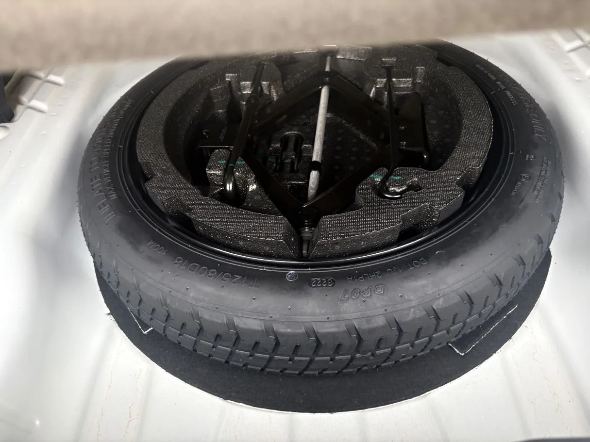Car image 27