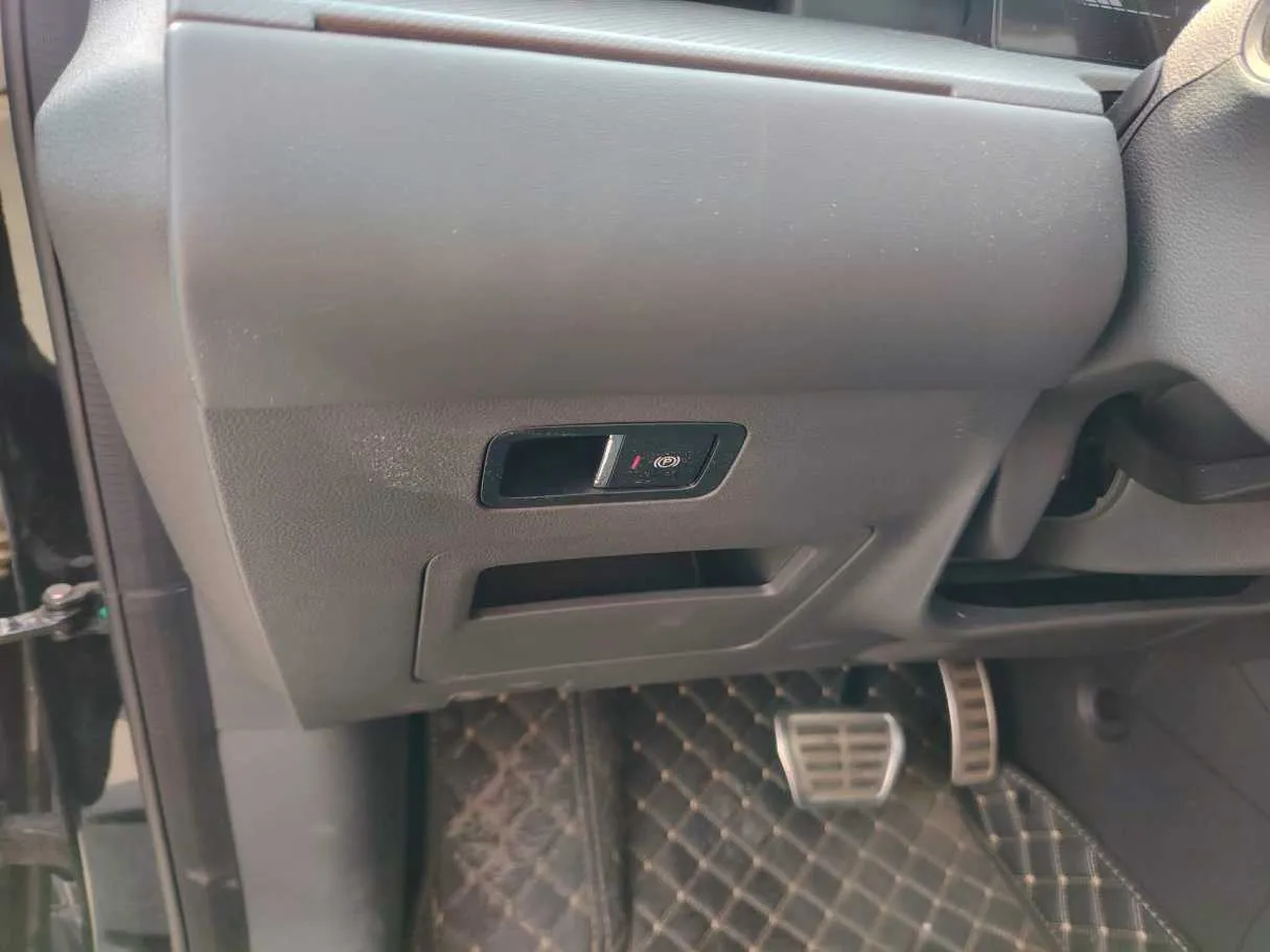 Car image 35