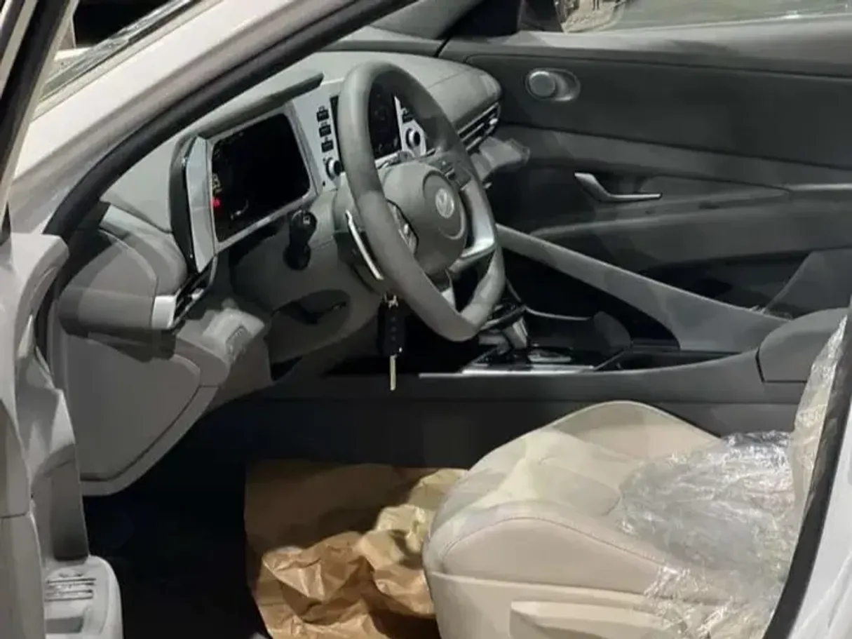 Car image 5