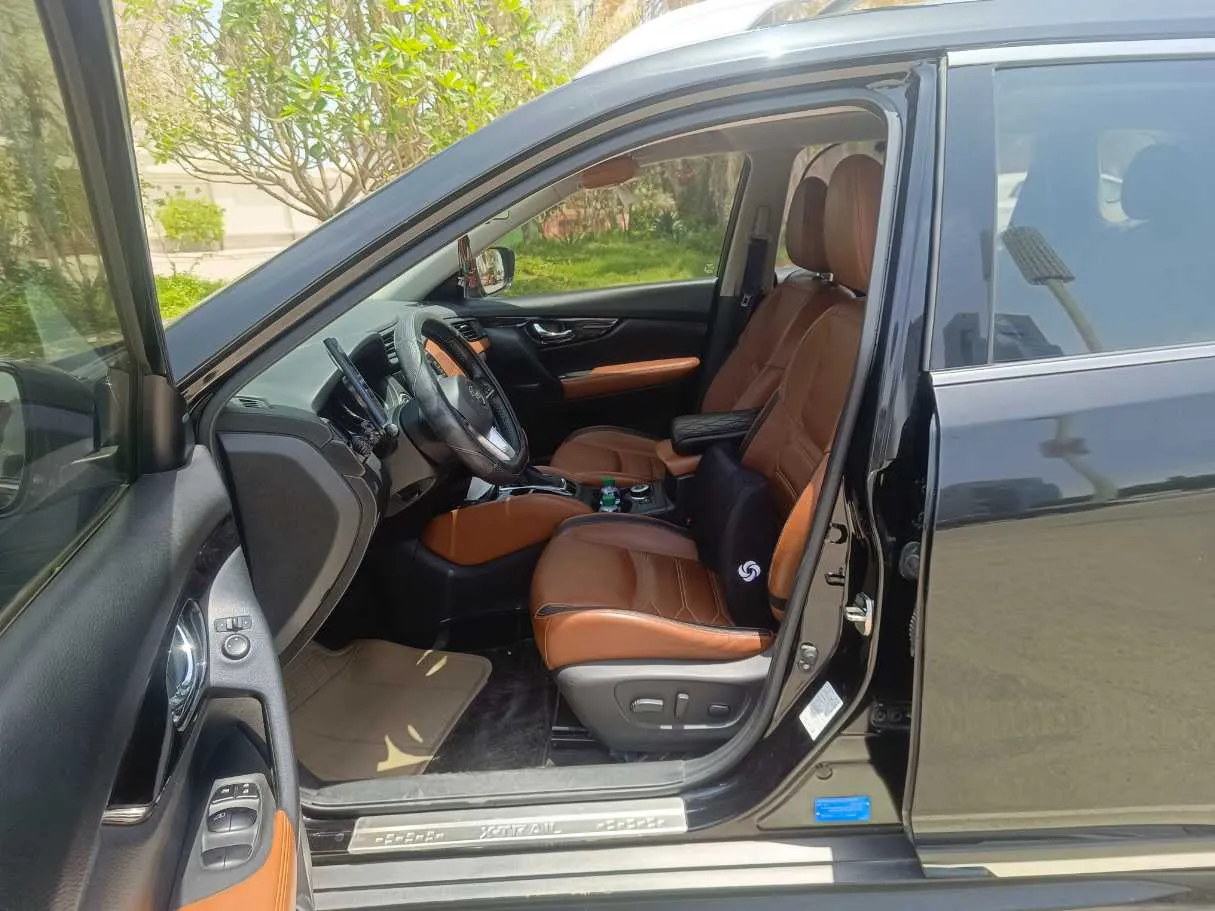 Car image 13