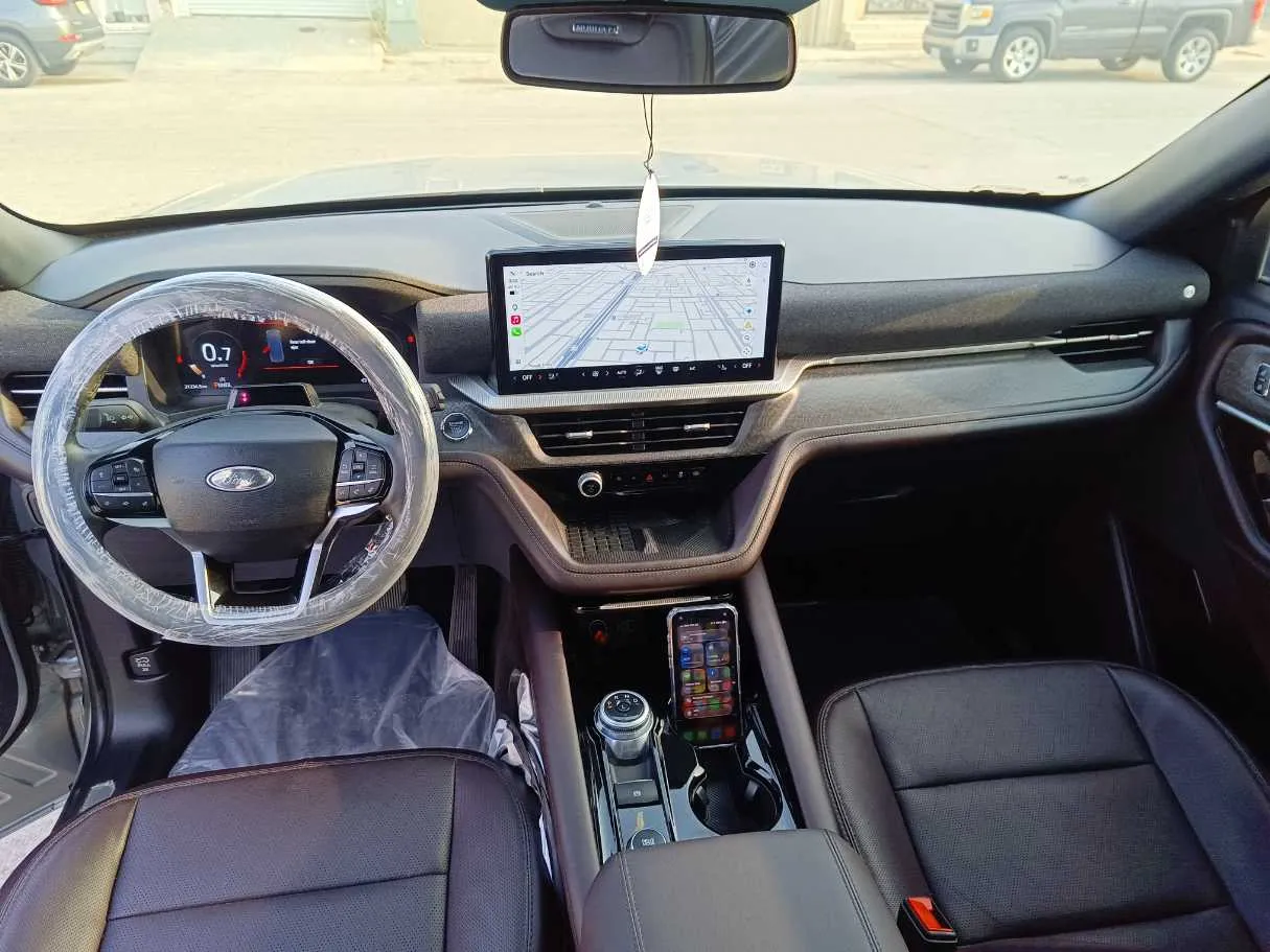 Car image 24