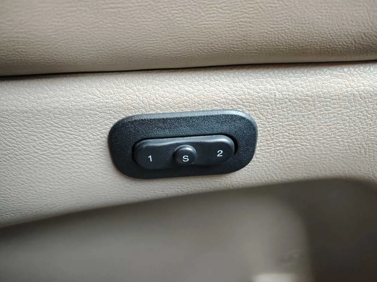 Car image 43
