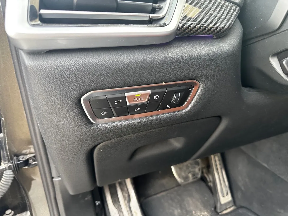Car image 28
