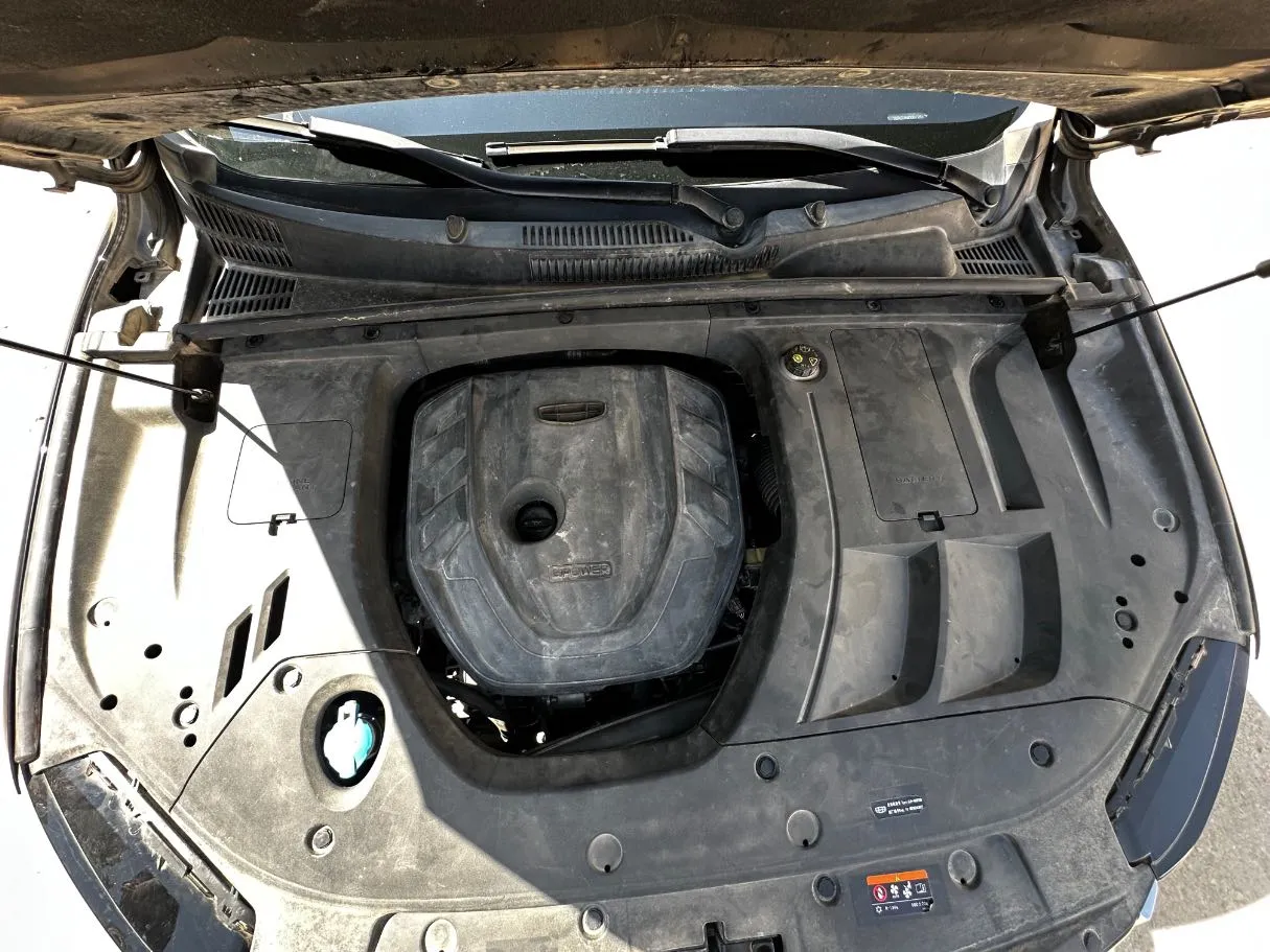 Car image 26