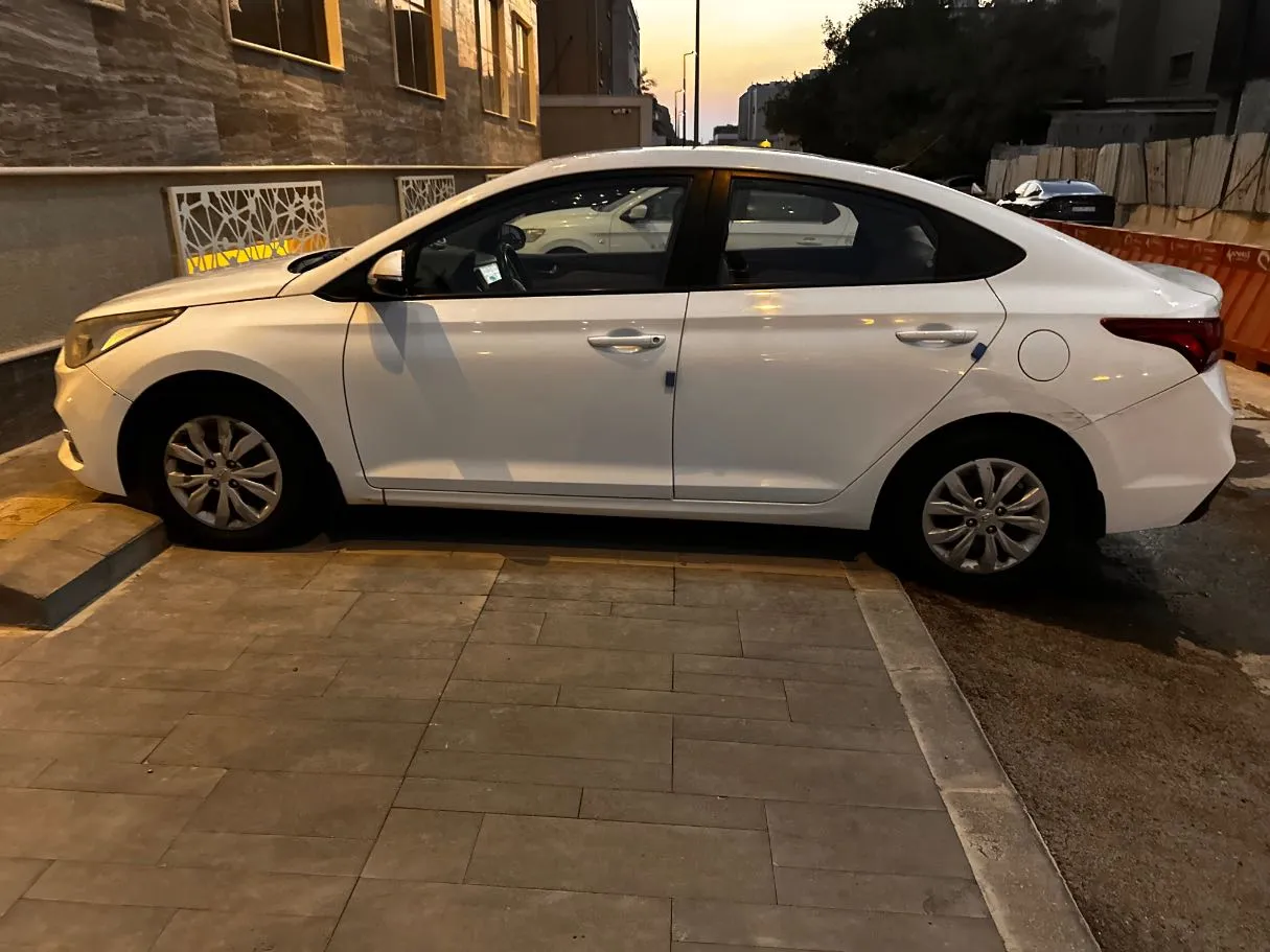 Car image 8