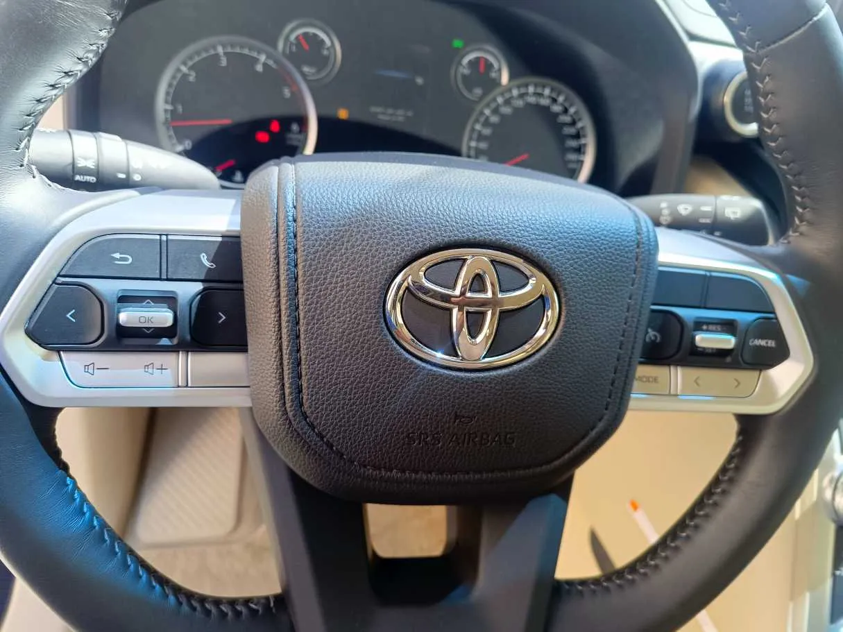 Car image 28