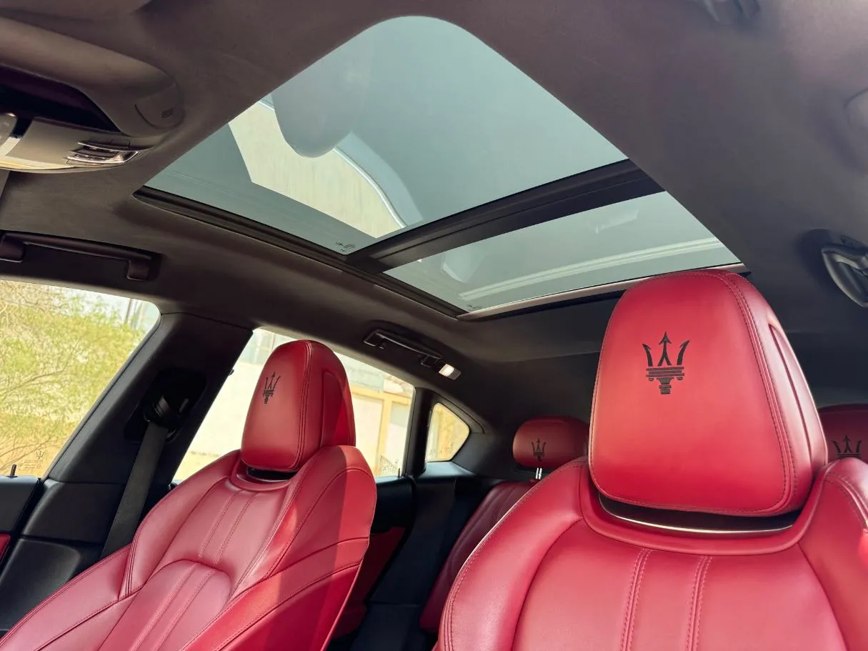 Car image 13