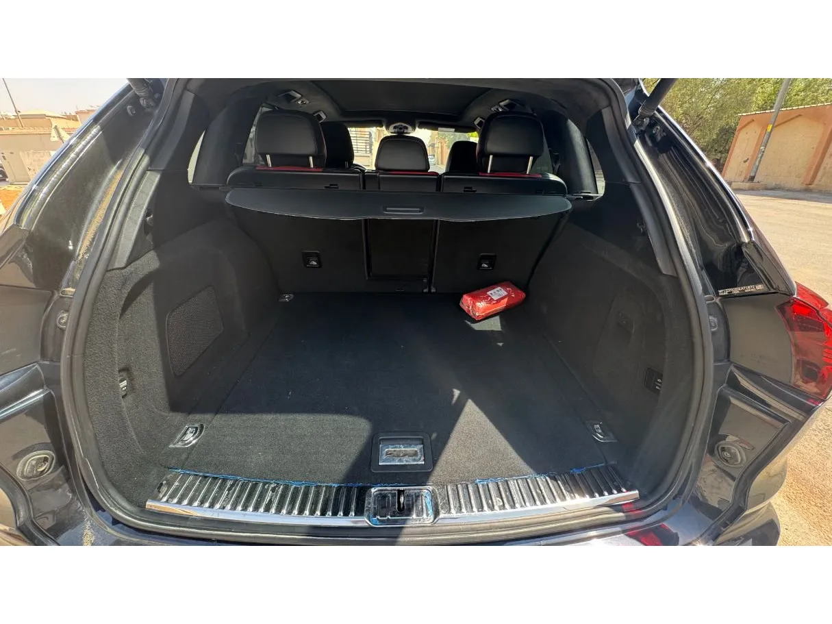 Car image 23