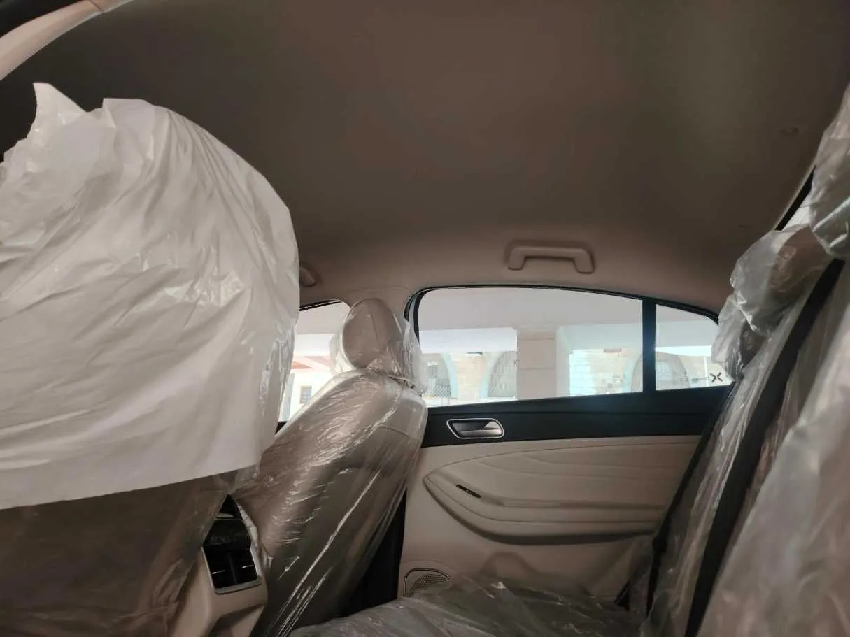Car image 18