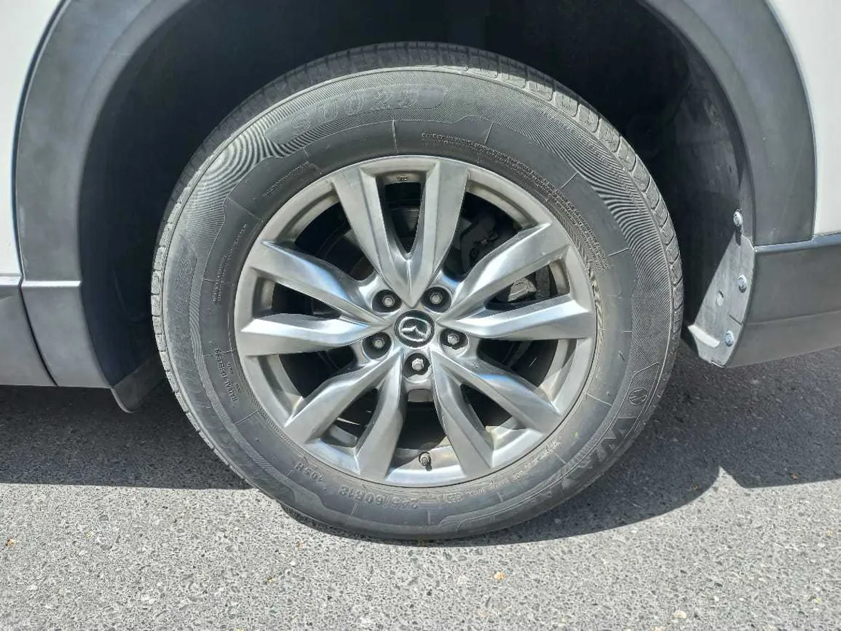 Car image 9