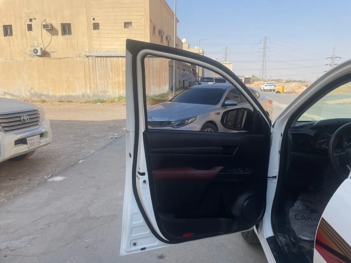 Car image 10