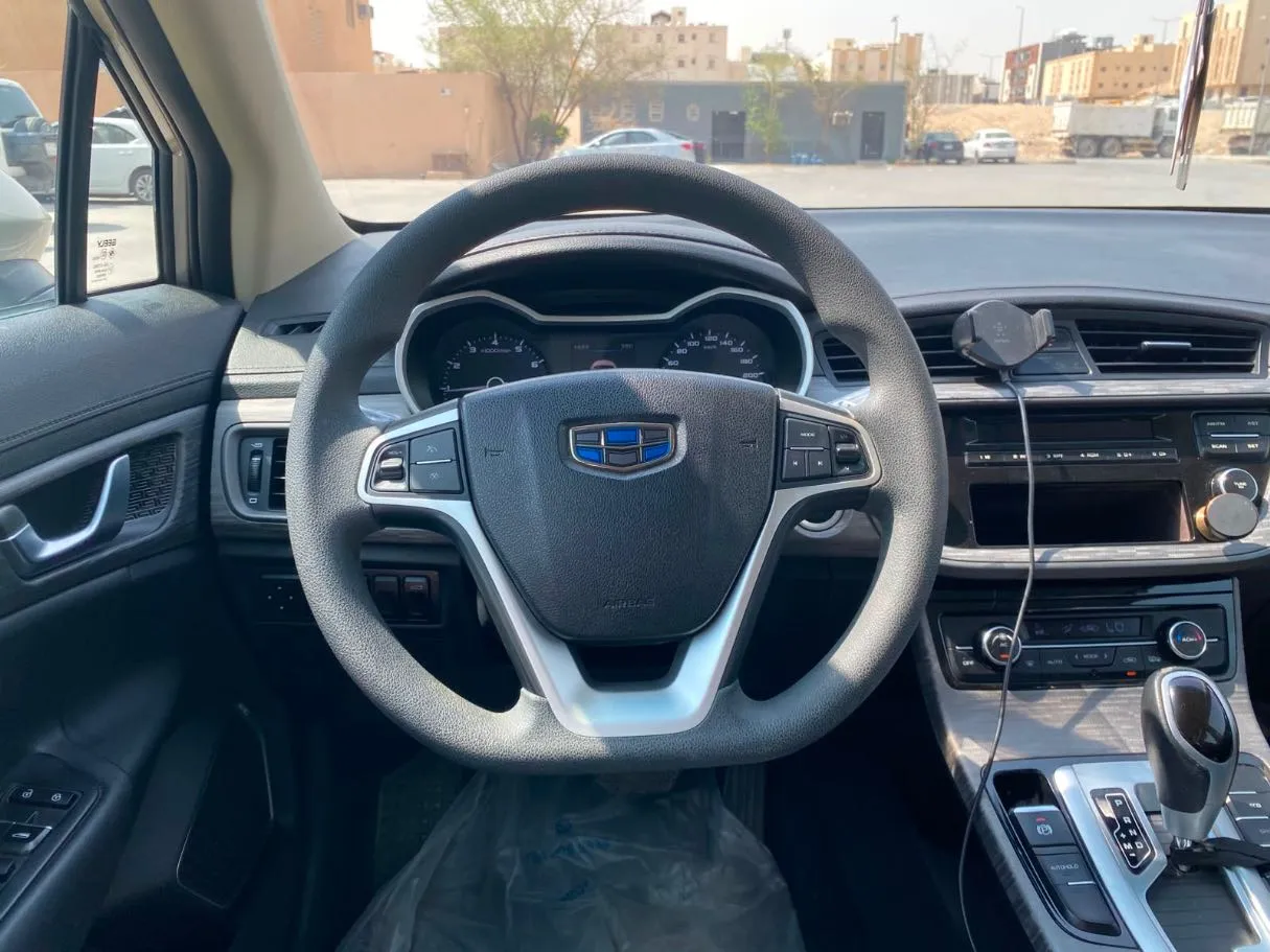 Car image 19