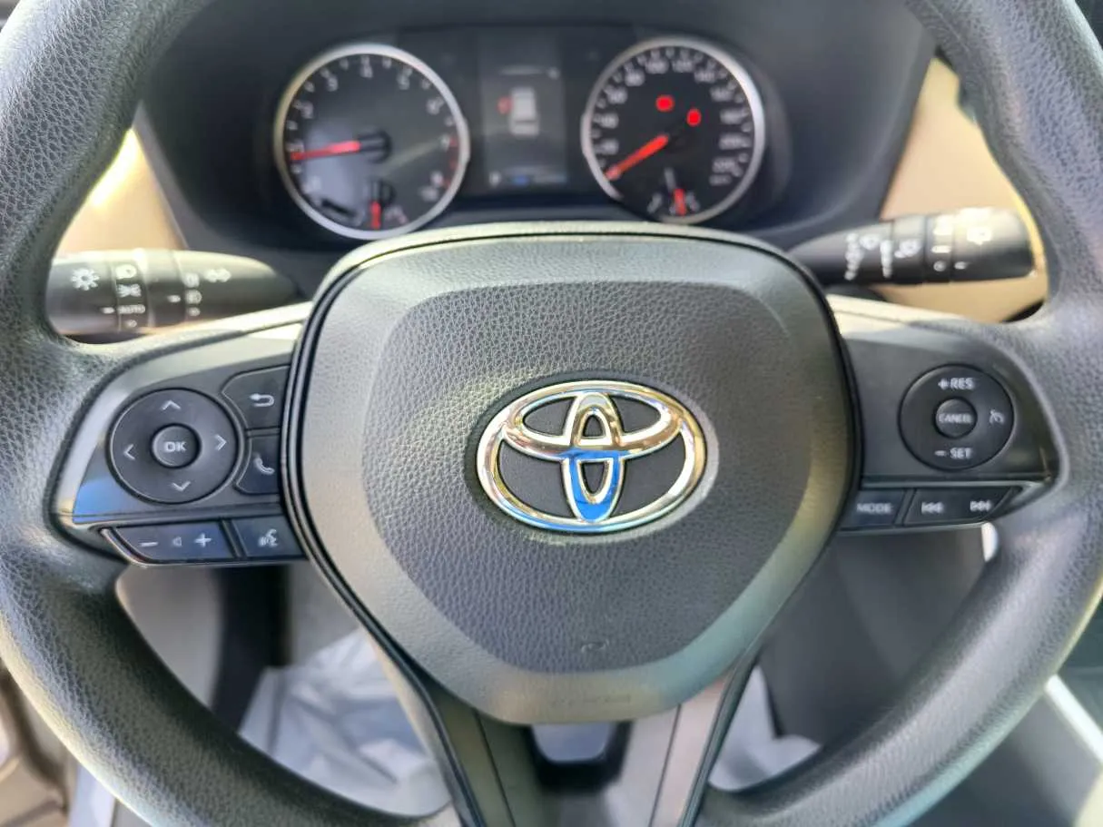 Car image 26