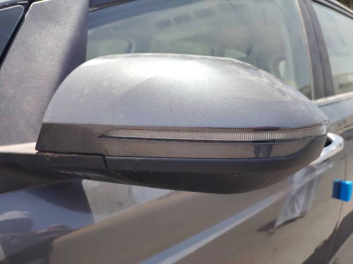Car image 26