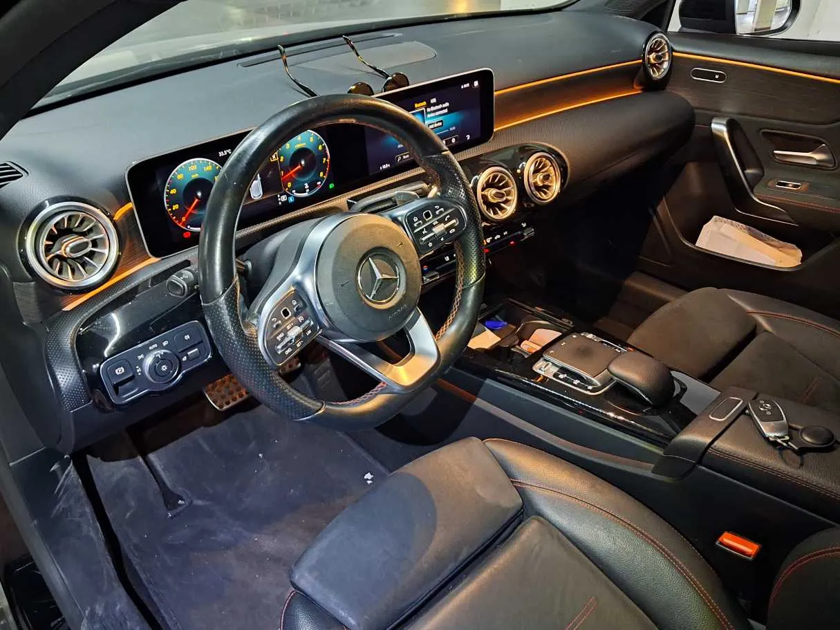 Car image 11