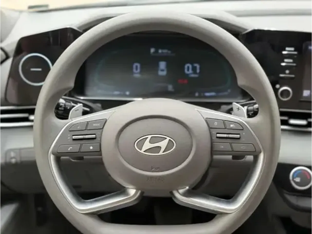 Car image 10