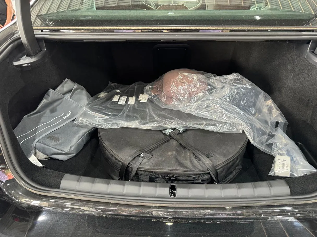 Car image 26