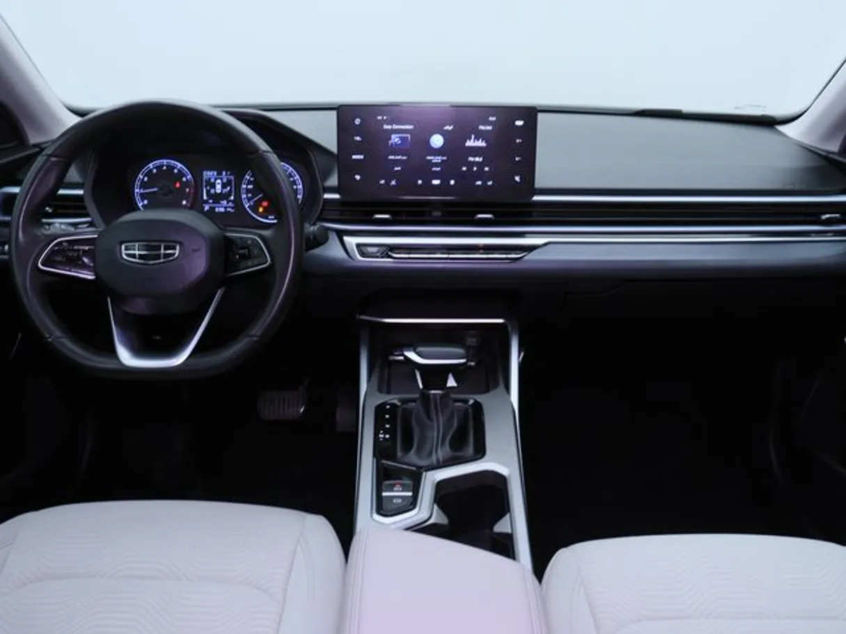 Car image 14