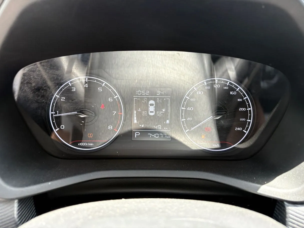Car image 12