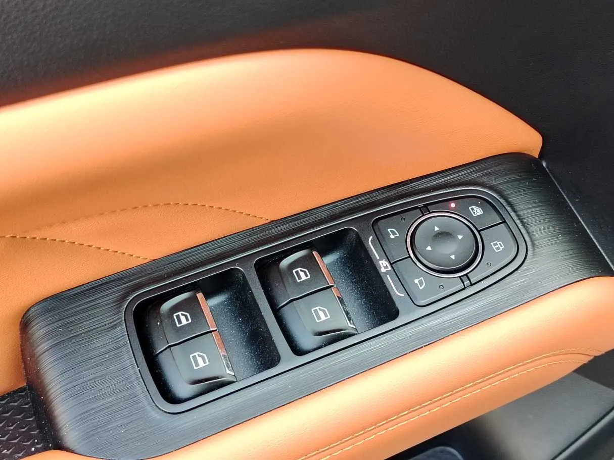 Car image 38