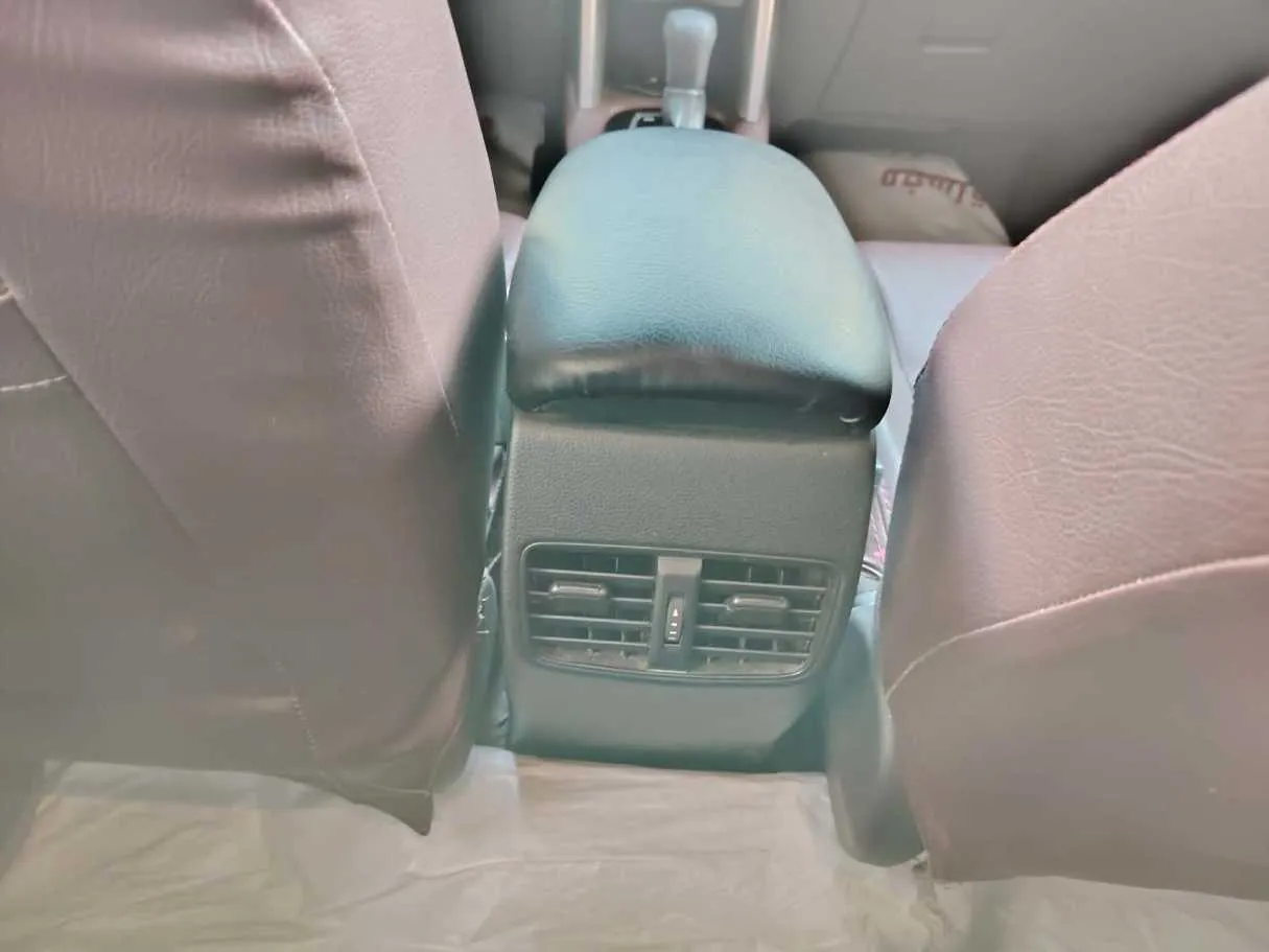 Car image 34