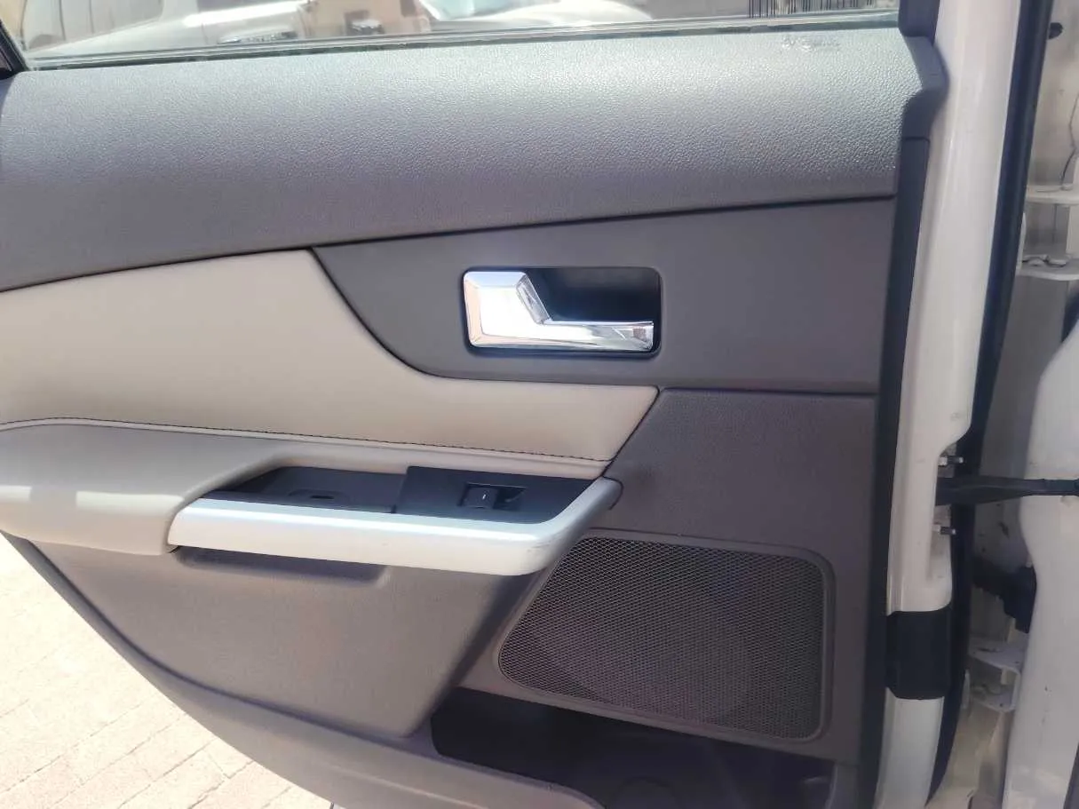 Car image 28