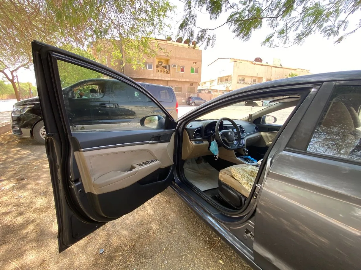 Car image 10