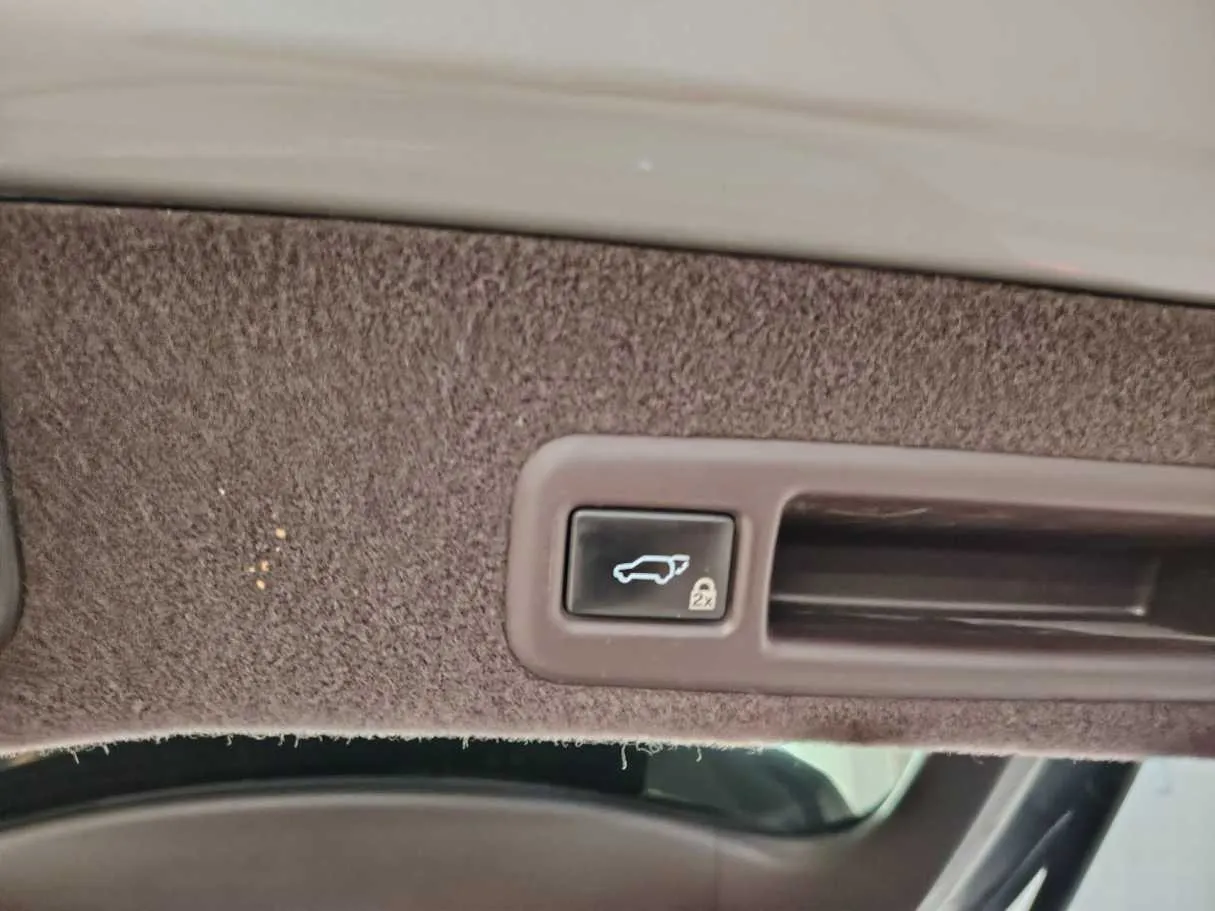 Car image 44