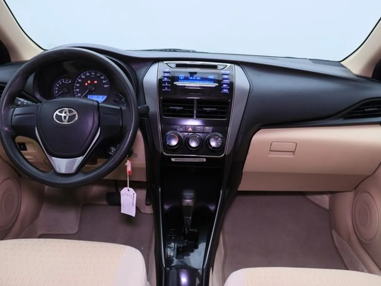 Car image 14