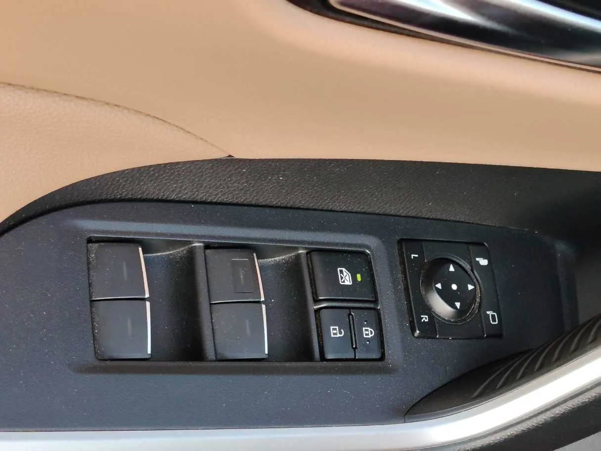 Car image 27