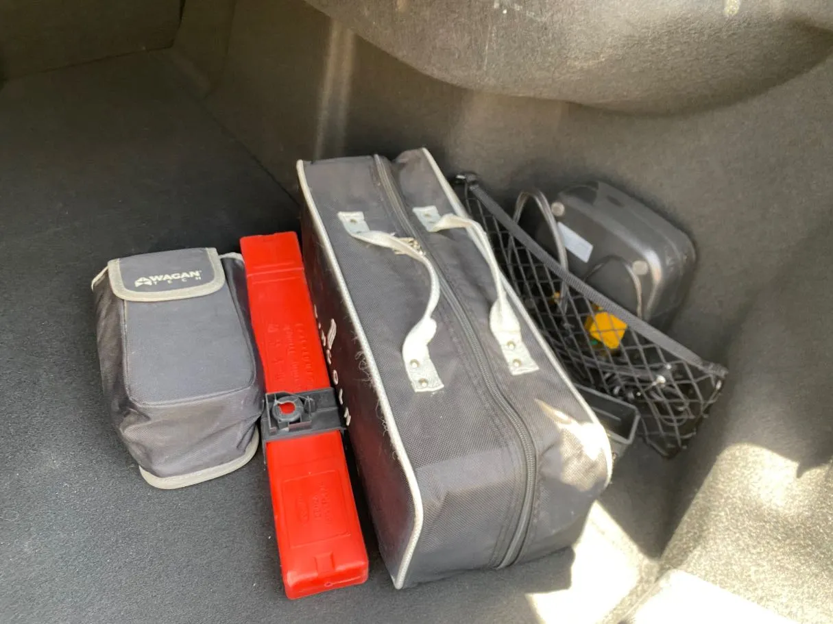 Car image 28