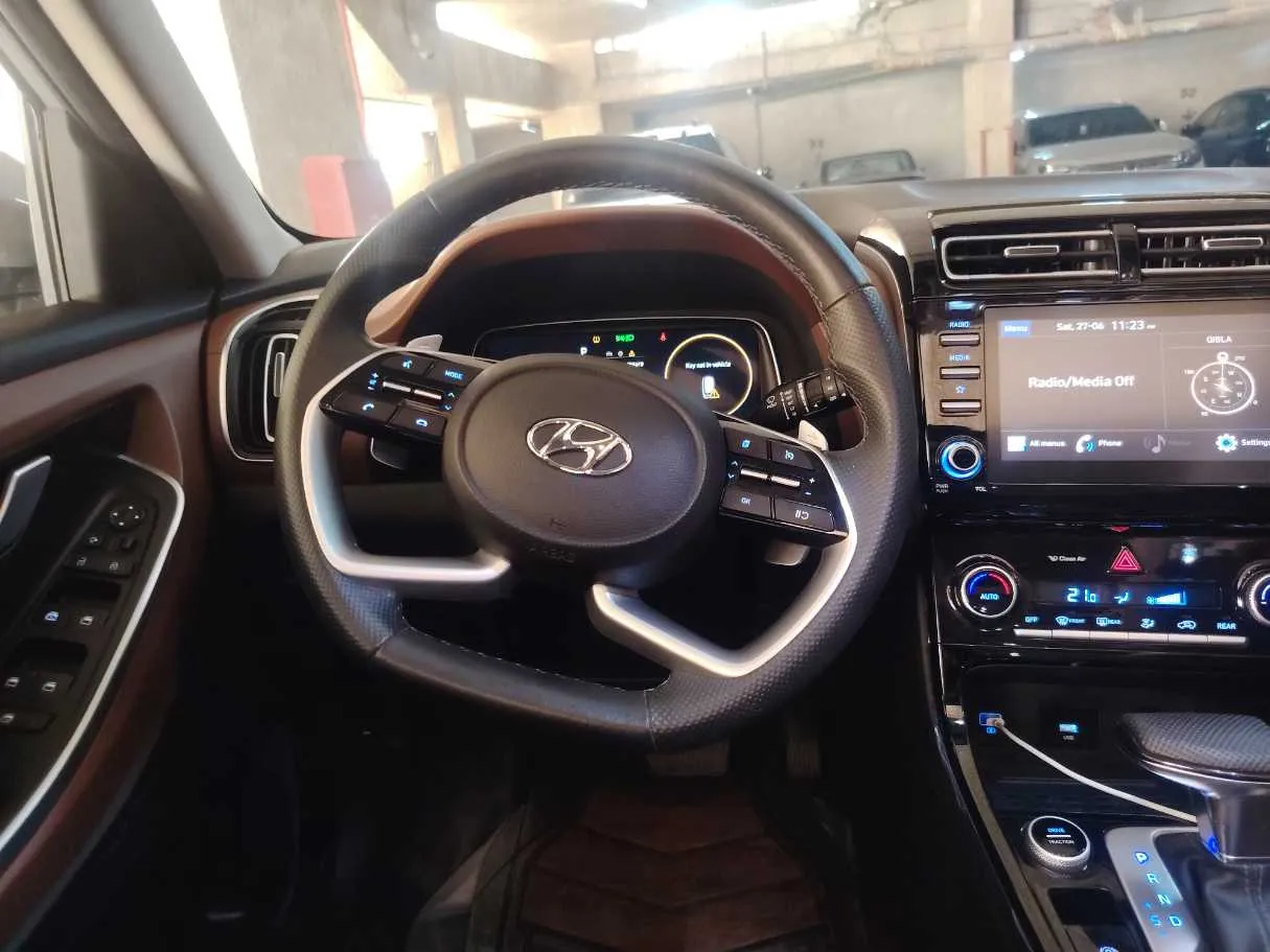 Car image 18