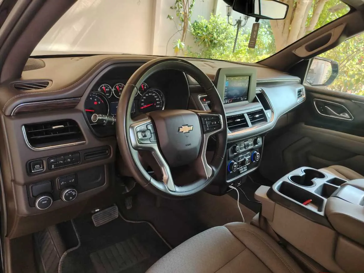 Car image 12